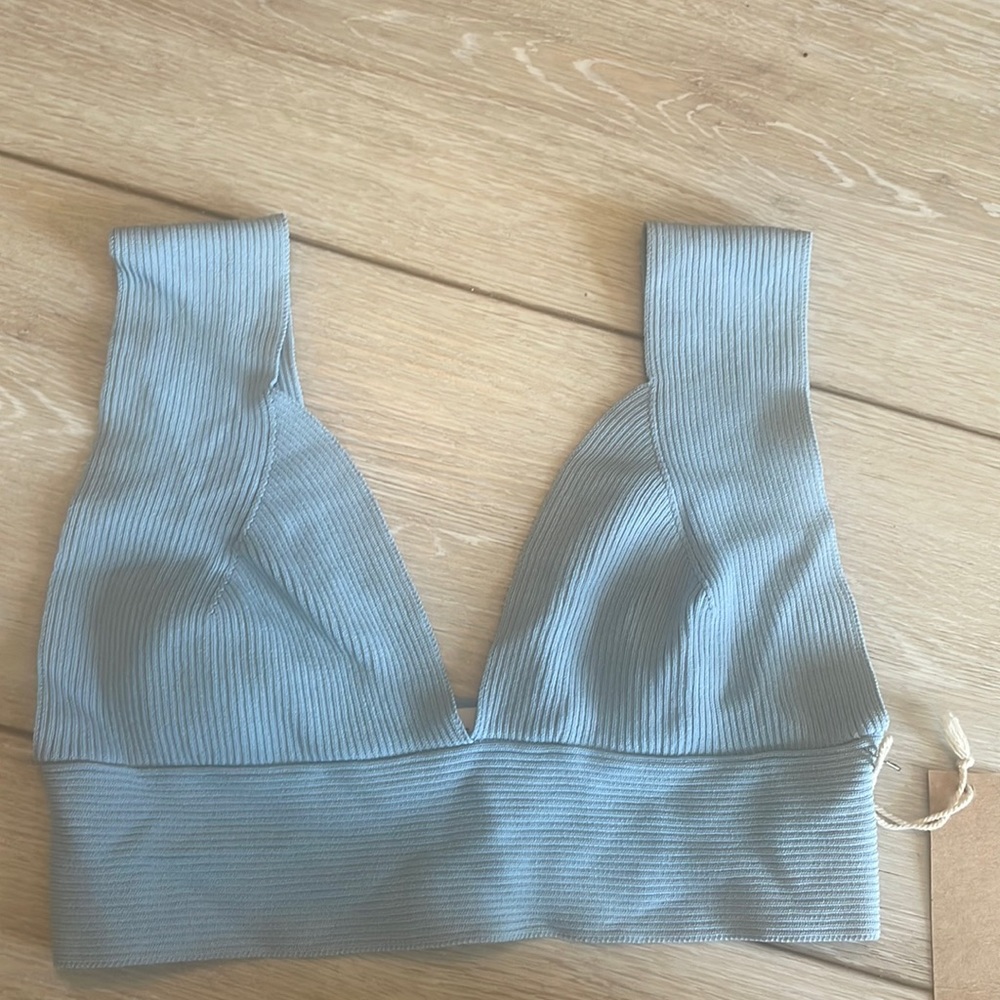 New cropped top - flattering style - thick enough to go braless. Festival.